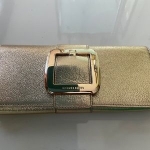 MICHAEL KORS GOLD LEATHER CLUTCH